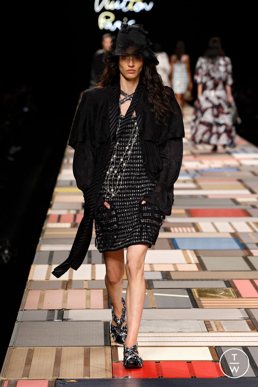 Fashion Week Paris Spring/Summer 2025 look 23 from the Louis Vuitton collection womenswear
