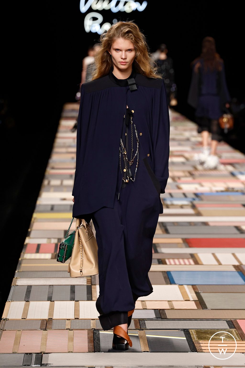 Fashion Week Paris Spring/Summer 2025 look 29 from the Louis Vuitton collection 女装