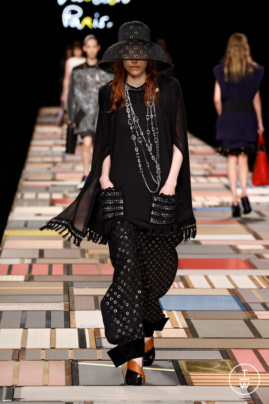 Fashion Week Paris Spring/Summer 2025 look 30 de la collection Louis Vuitton womenswear