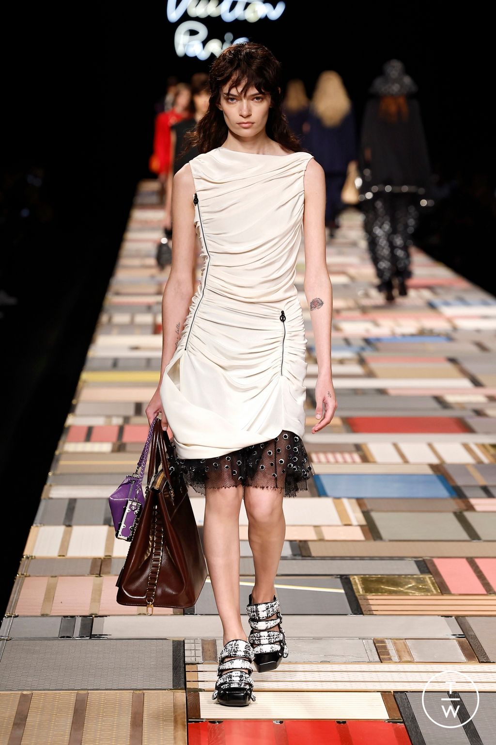 Fashion Week Paris Spring/Summer 2025 look 32 from the Louis Vuitton collection 女装