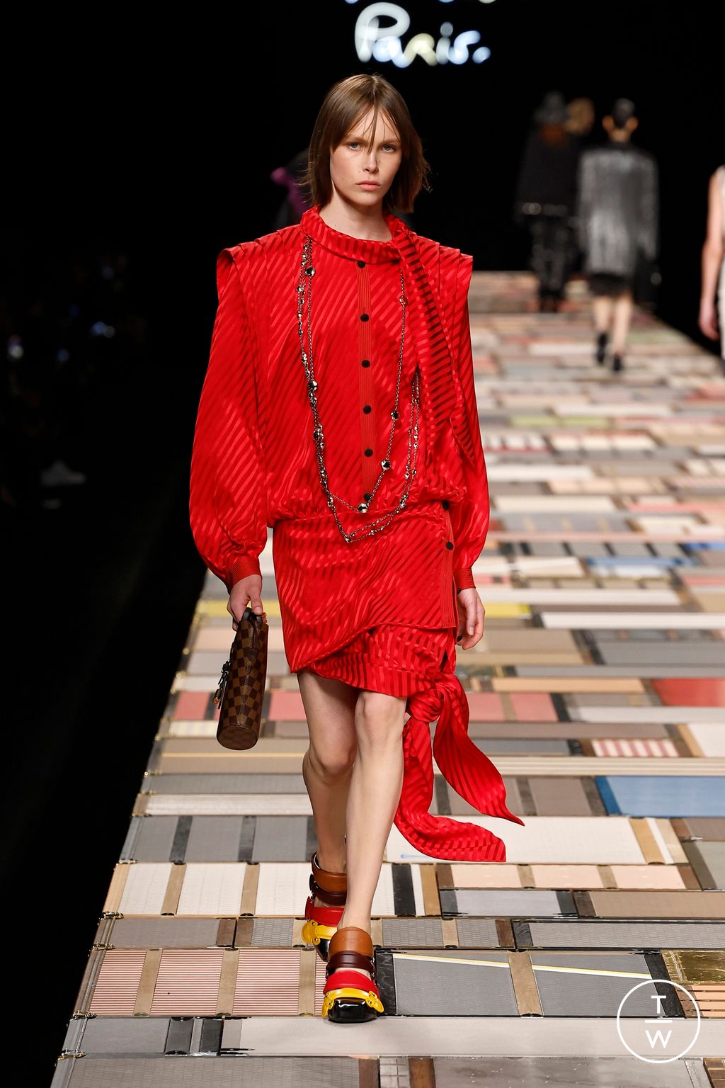 Fashion Week Paris Spring-Summer 2025 look 34 from the Louis Vuitton collection womenswear