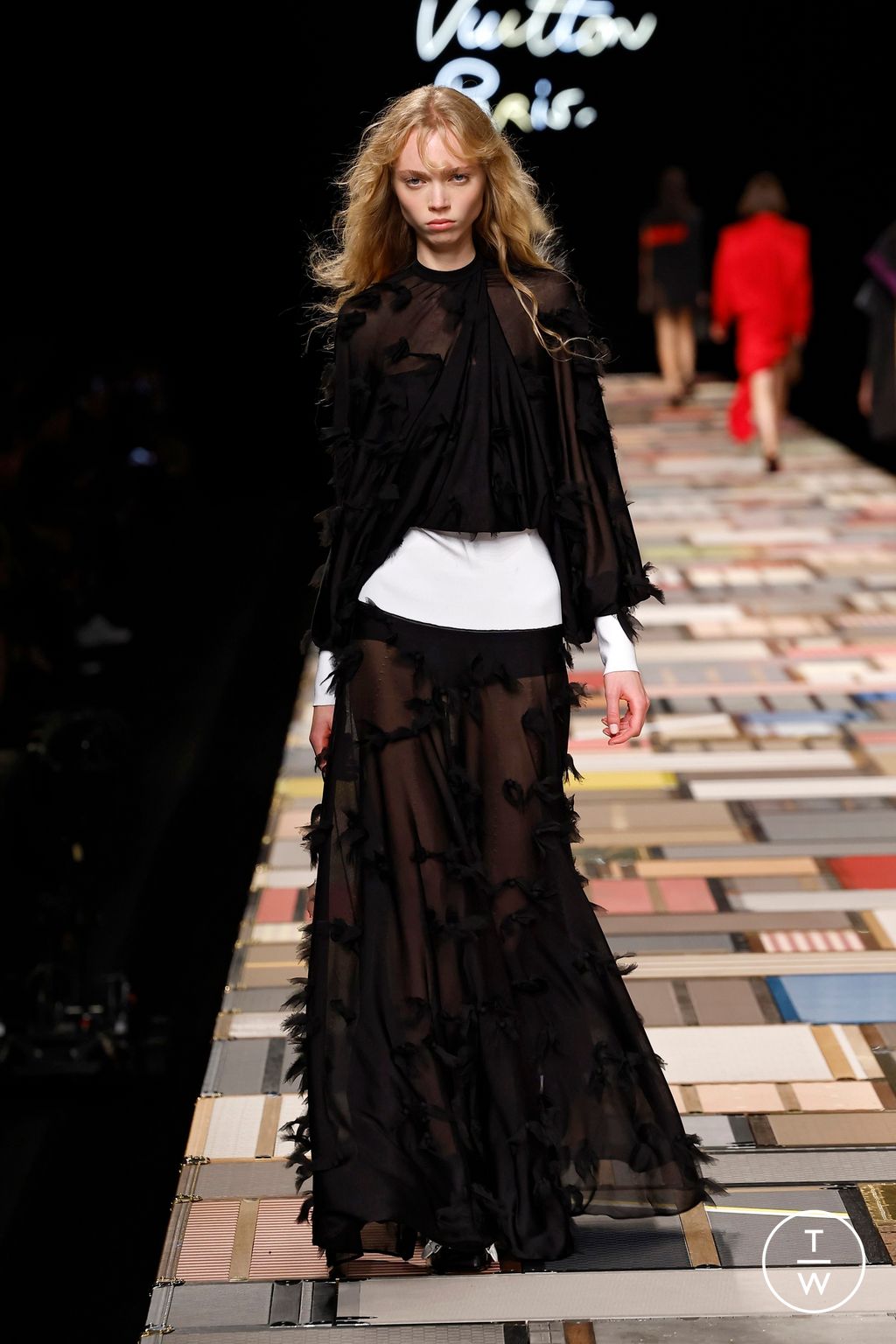 Fashion Week Paris Spring/Summer 2025 look 37 from the Louis Vuitton collection 女装