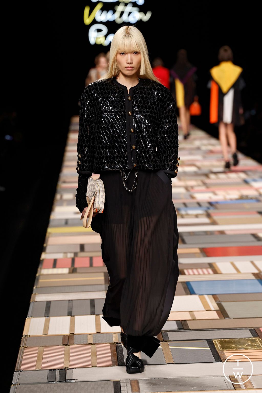 Fashion Week Paris Spring/Summer 2025 look 38 from the Louis Vuitton collection womenswear