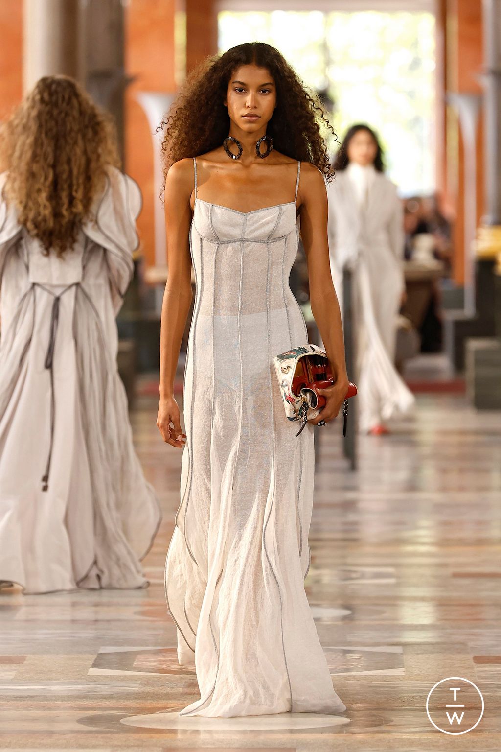 Fashion Week Paris Spring/Summer 2026 look 4 from the Louis Vuitton collection womenswear