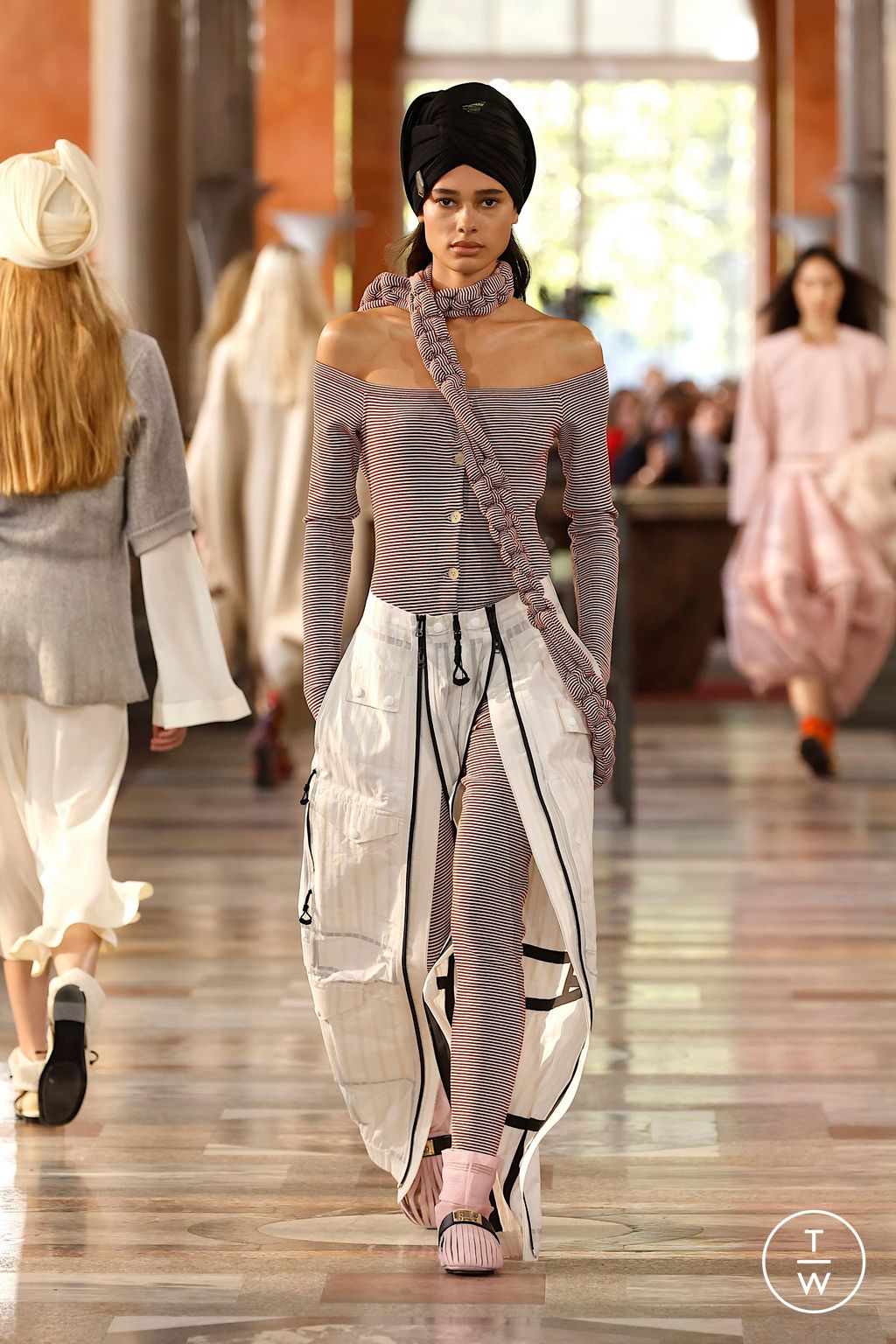 Fashion Week Paris Spring/Summer 2026 look 12 from the Louis Vuitton collection womenswear