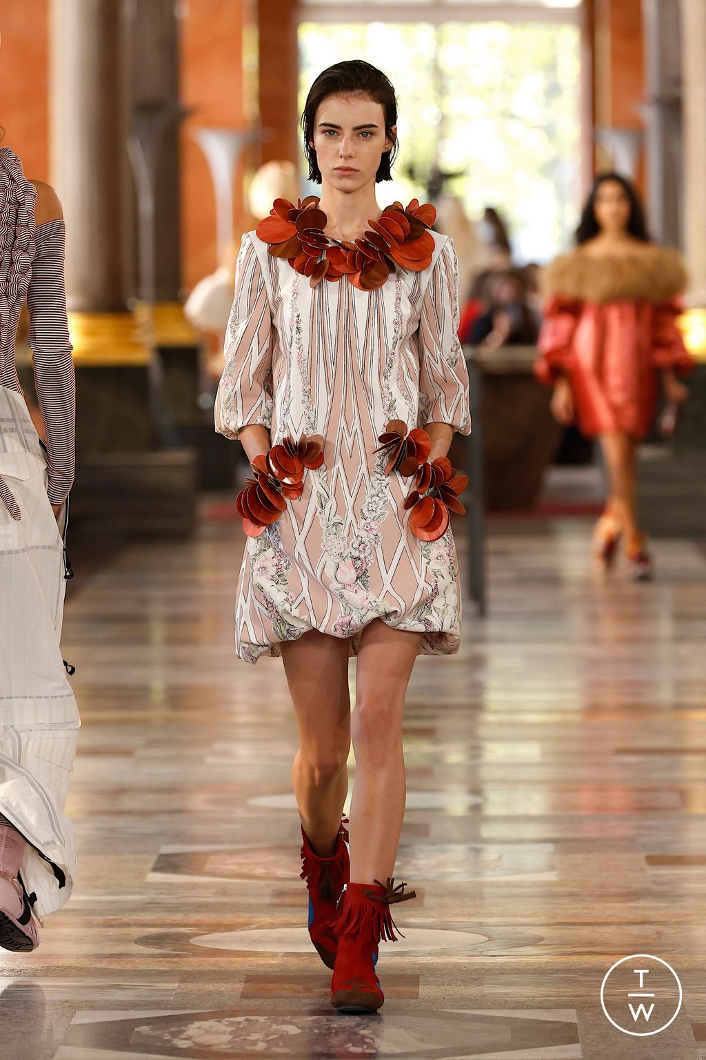 Fashion Week Paris Spring/Summer 2026 look 14 from the Louis Vuitton collection 女装