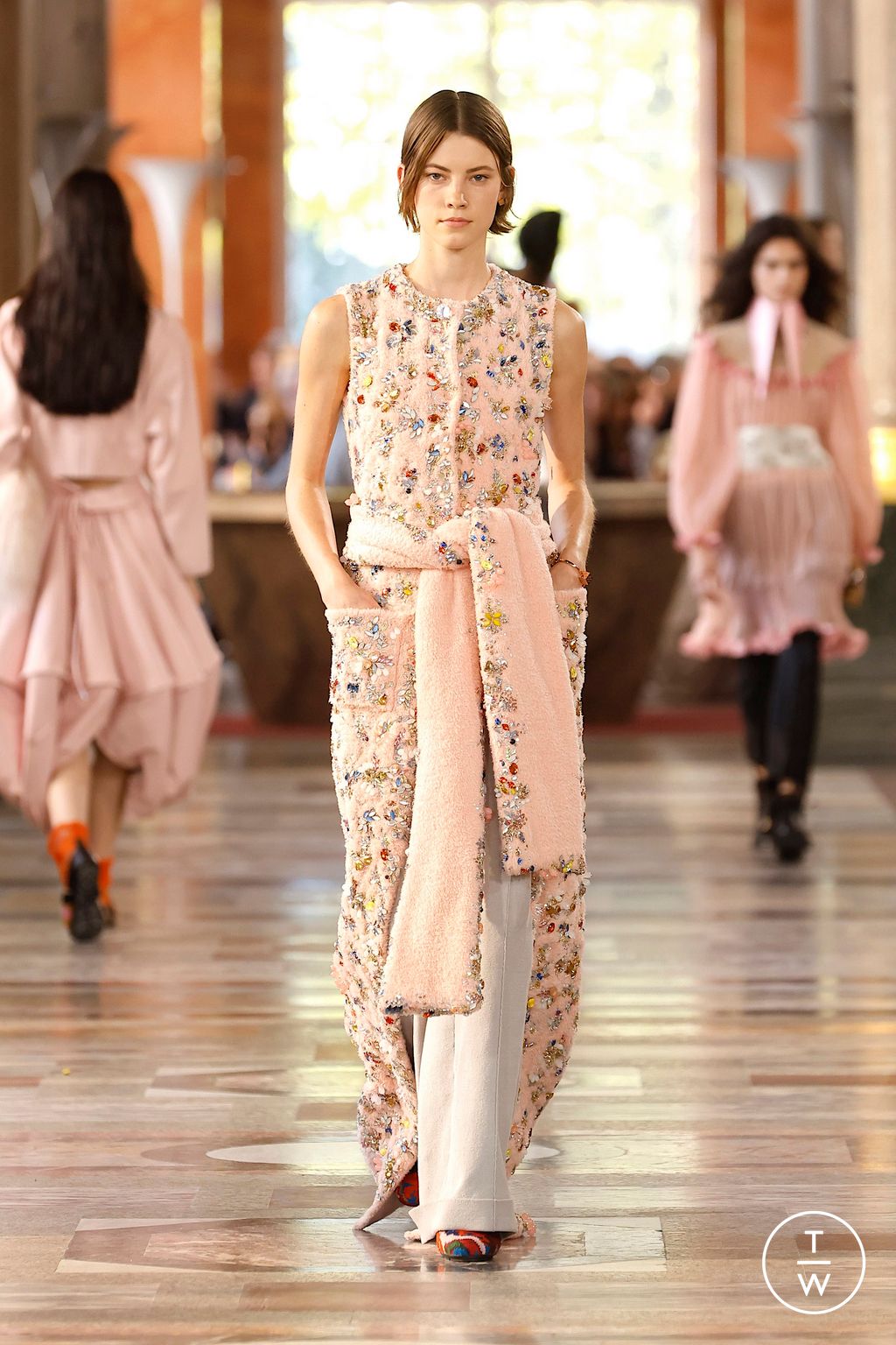 Fashion Week Paris Spring/Summer 2026 look 16 from the Louis Vuitton collection 女装