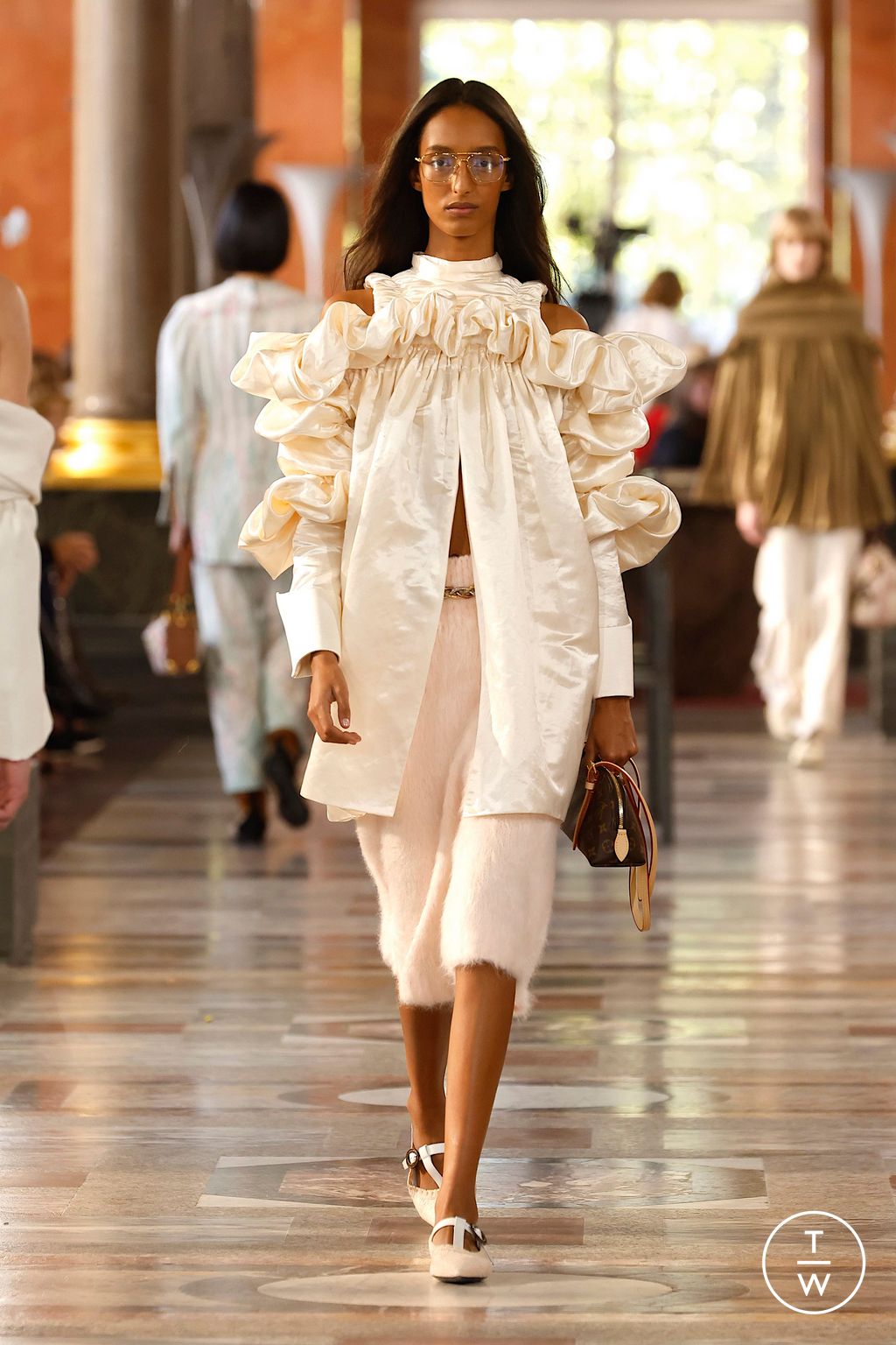 Fashion Week Paris Spring/Summer 2026 look 24 from the Louis Vuitton collection womenswear