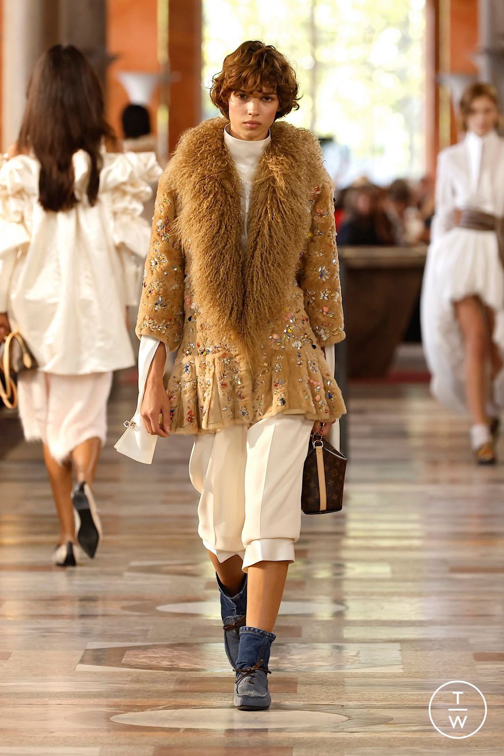 Fashion Week Paris Spring/Summer 2026 look 26 from the Louis Vuitton collection womenswear