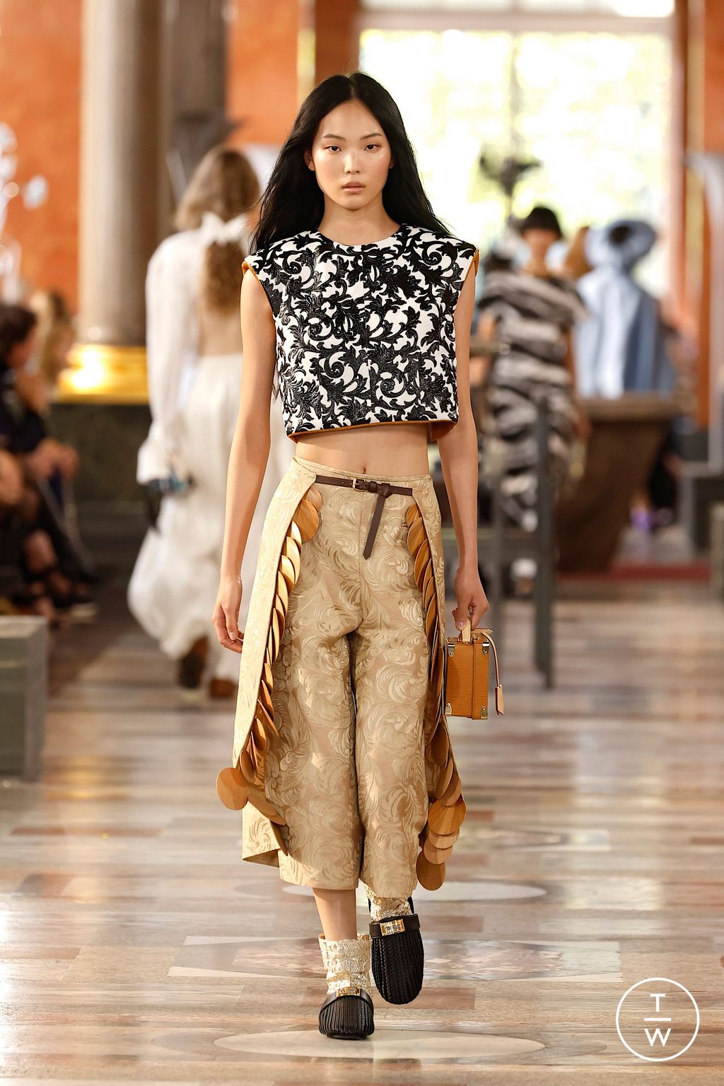 Fashion Week Paris Spring/Summer 2026 look 37 from the Louis Vuitton collection 女装