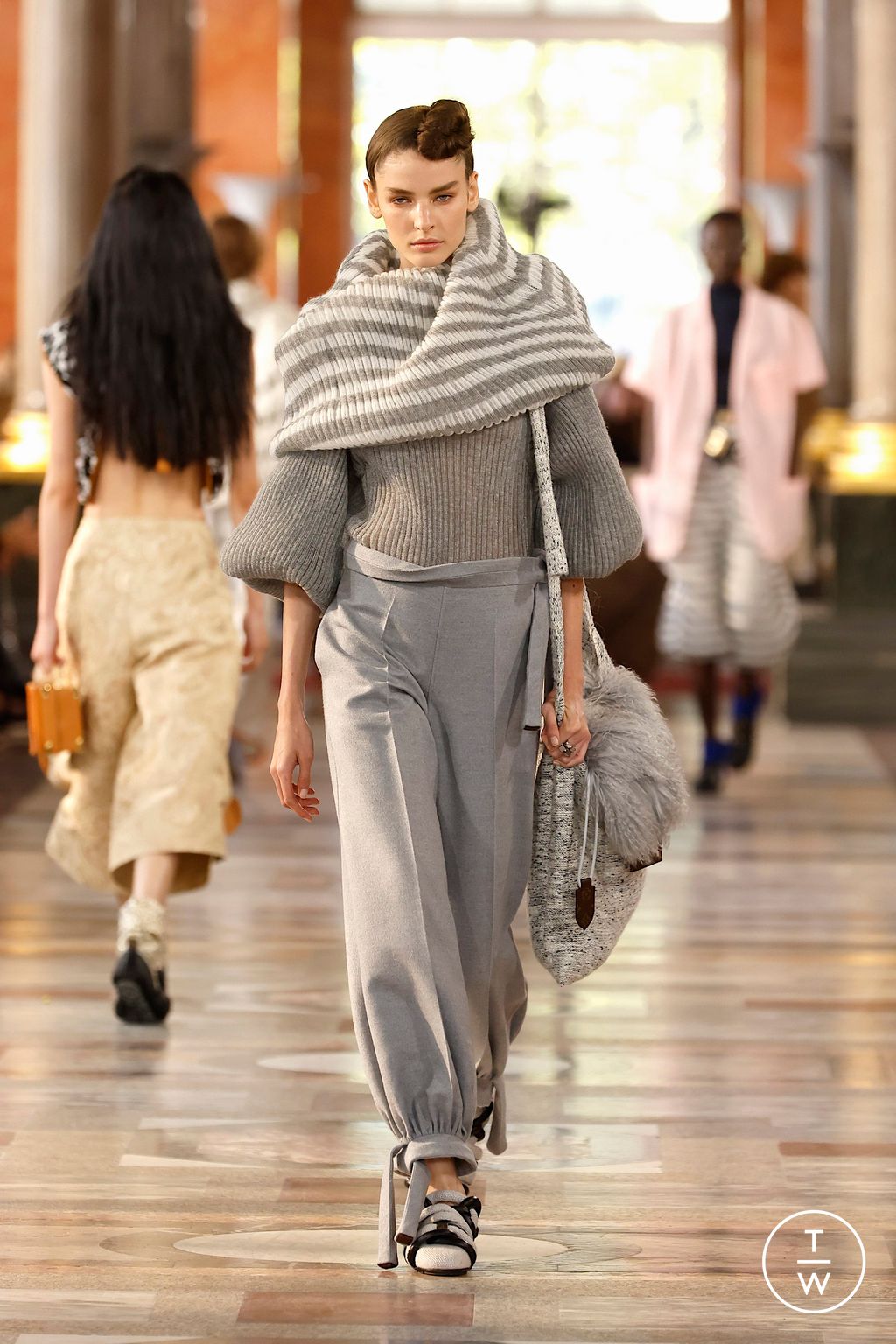 Fashion Week Paris Spring/Summer 2026 look 39 from the Louis Vuitton collection womenswear