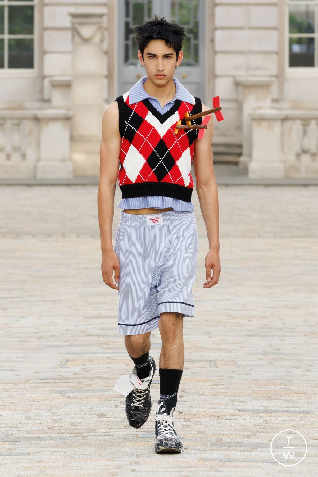 Fashion Week London Spring-Summer 2025 look 2 from the Charles Jeffrey LOVERBOY collection 男装