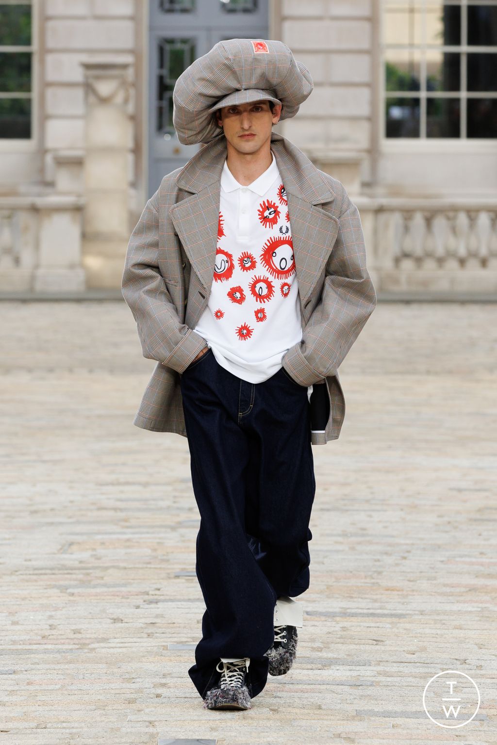 Fashion Week London Spring-Summer 2025 look 11 from the Charles Jeffrey LOVERBOY collection 男装