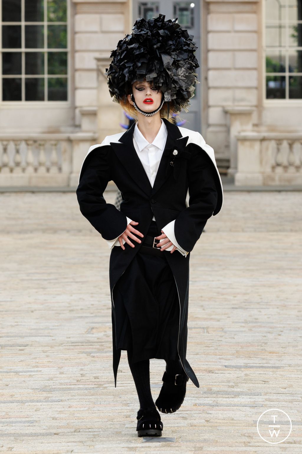 Fashion Week London Spring-Summer 2025 look 40 from the Charles Jeffrey LOVERBOY collection 男装