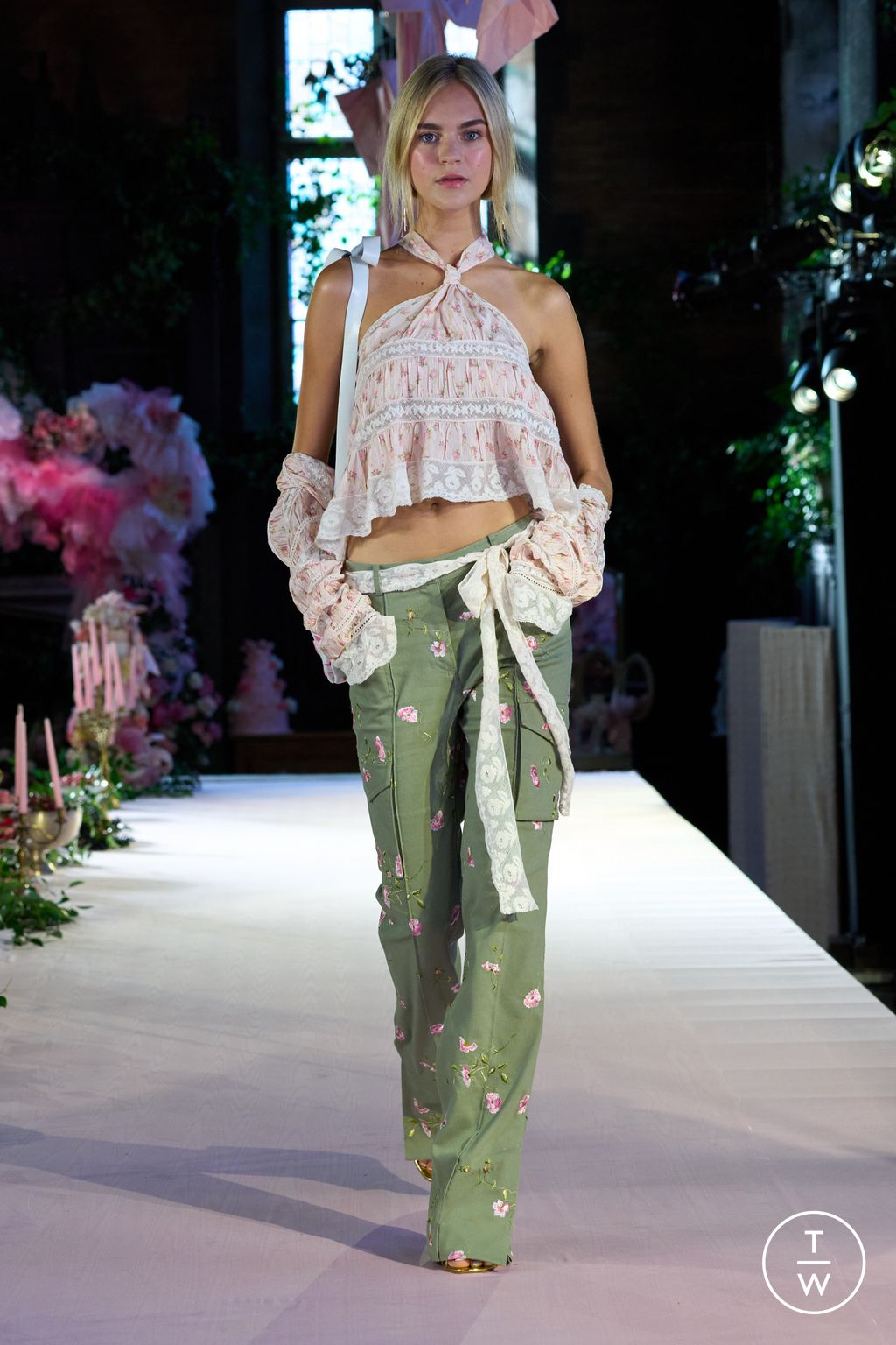 Fashion Week New York Spring/Summer 2024 look 19 from the LoveShackFancy collection 女装