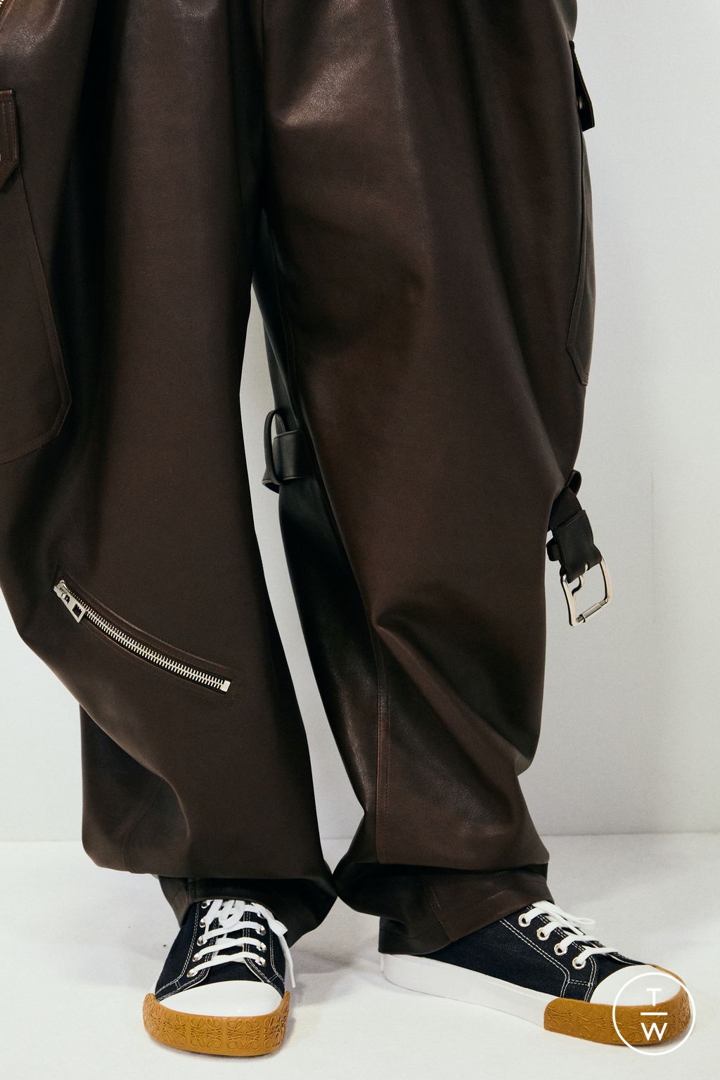 Fashion Week Paris Fall/Winter 2024 look 16 from the Loewe collection menswear accessories
