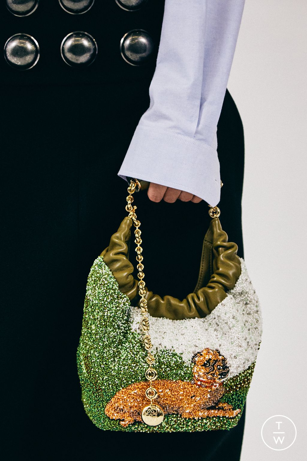 Fashion Week Paris Fall/Winter 2024 look 5 from the Loewe collection womenswear accessories