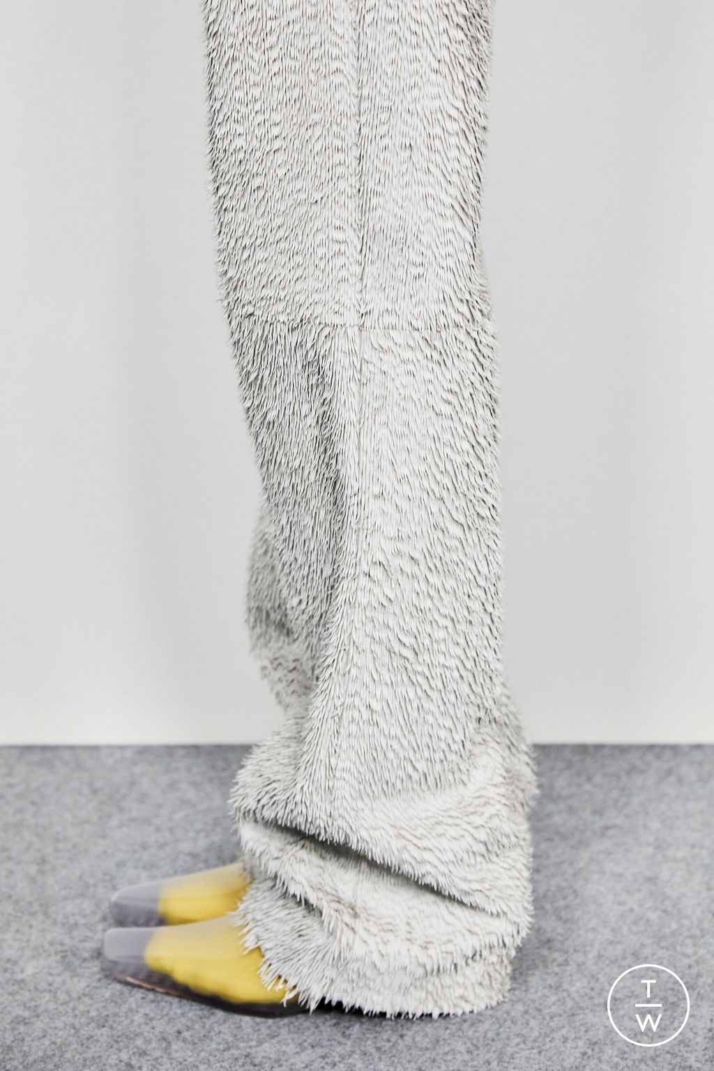 Fashion Week Paris Spring/Summer 2026 look 55 from the Loewe collection womenswear accessories