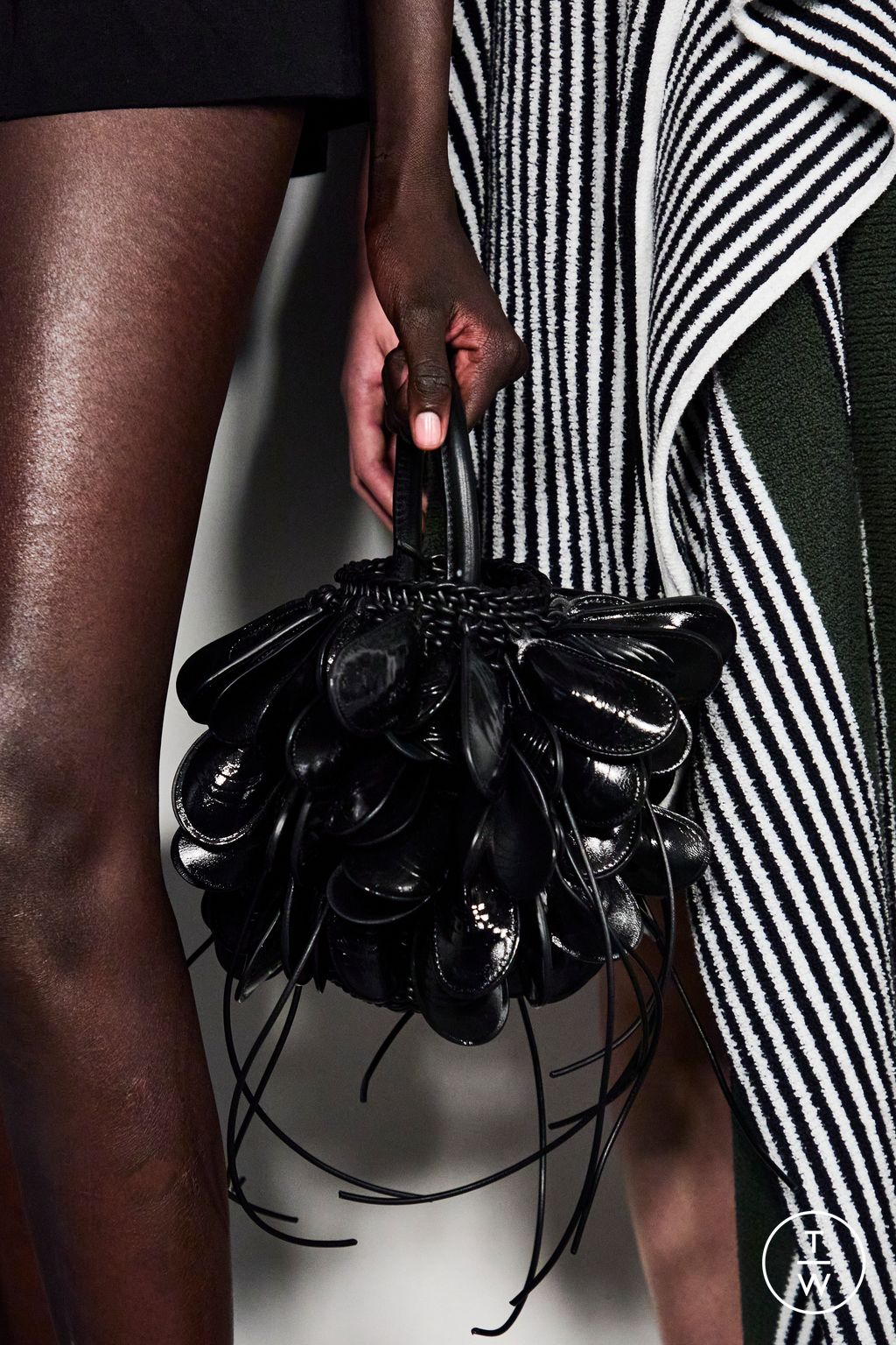 Fashion Week Paris Spring/Summer 2026 look 60 from the Loewe collection 女装配饰