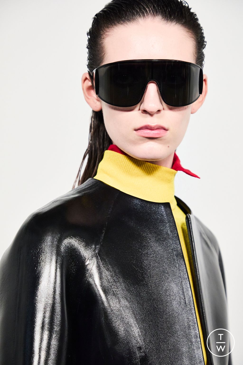 Fashion Week Paris Spring/Summer 2026 look 74 from the Loewe collection 女装配饰