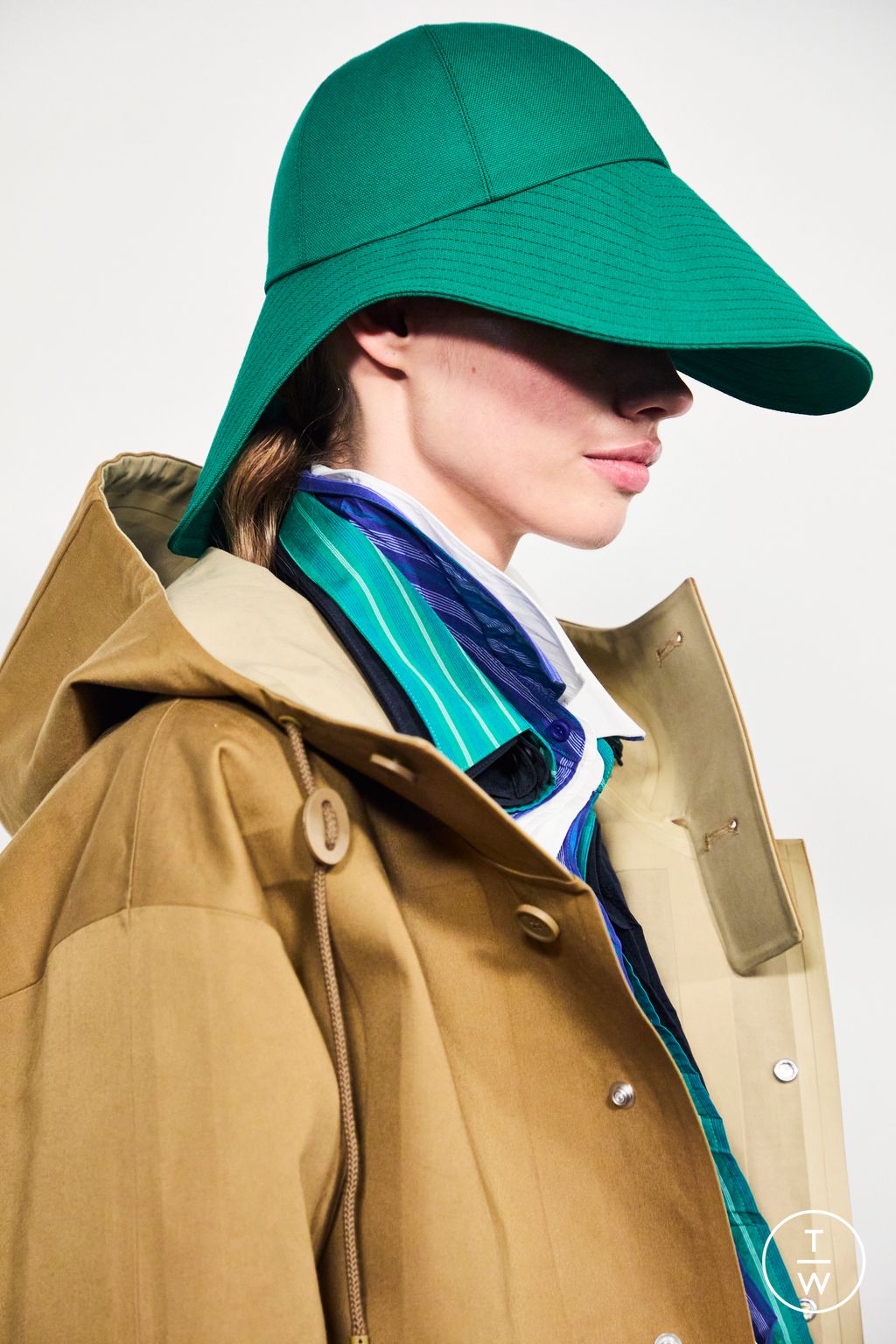 Fashion Week Paris Spring/Summer 2026 look 76 from the Loewe collection womenswear accessories