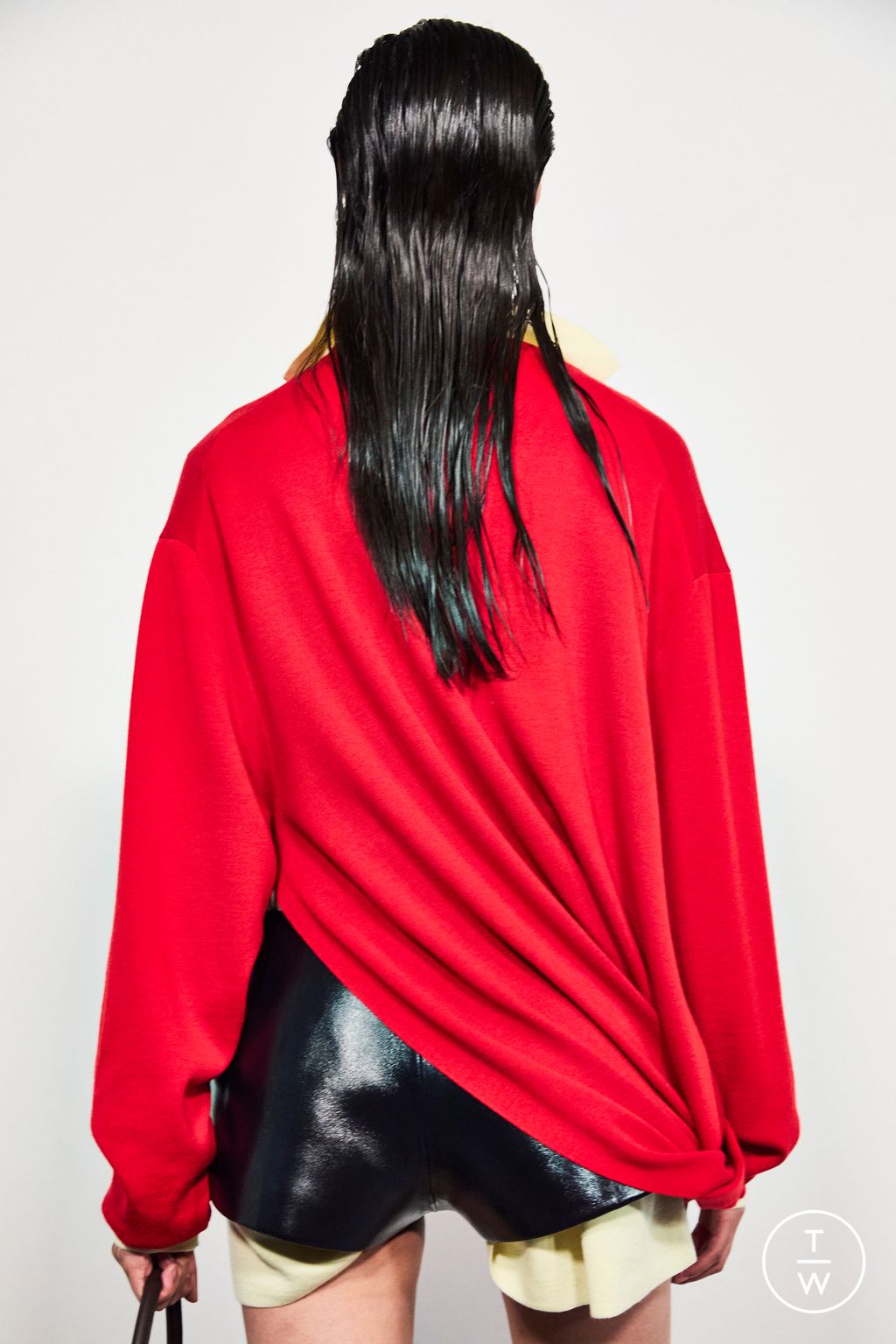 Fashion Week Paris Spring/Summer 2026 look 83 from the Loewe collection womenswear accessories