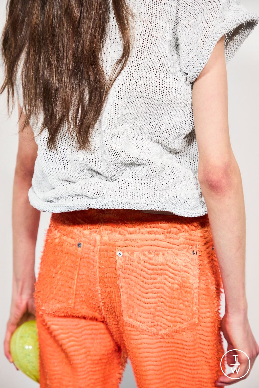 Fashion Week Paris Spring/Summer 2026 look 91 from the Loewe collection womenswear accessories