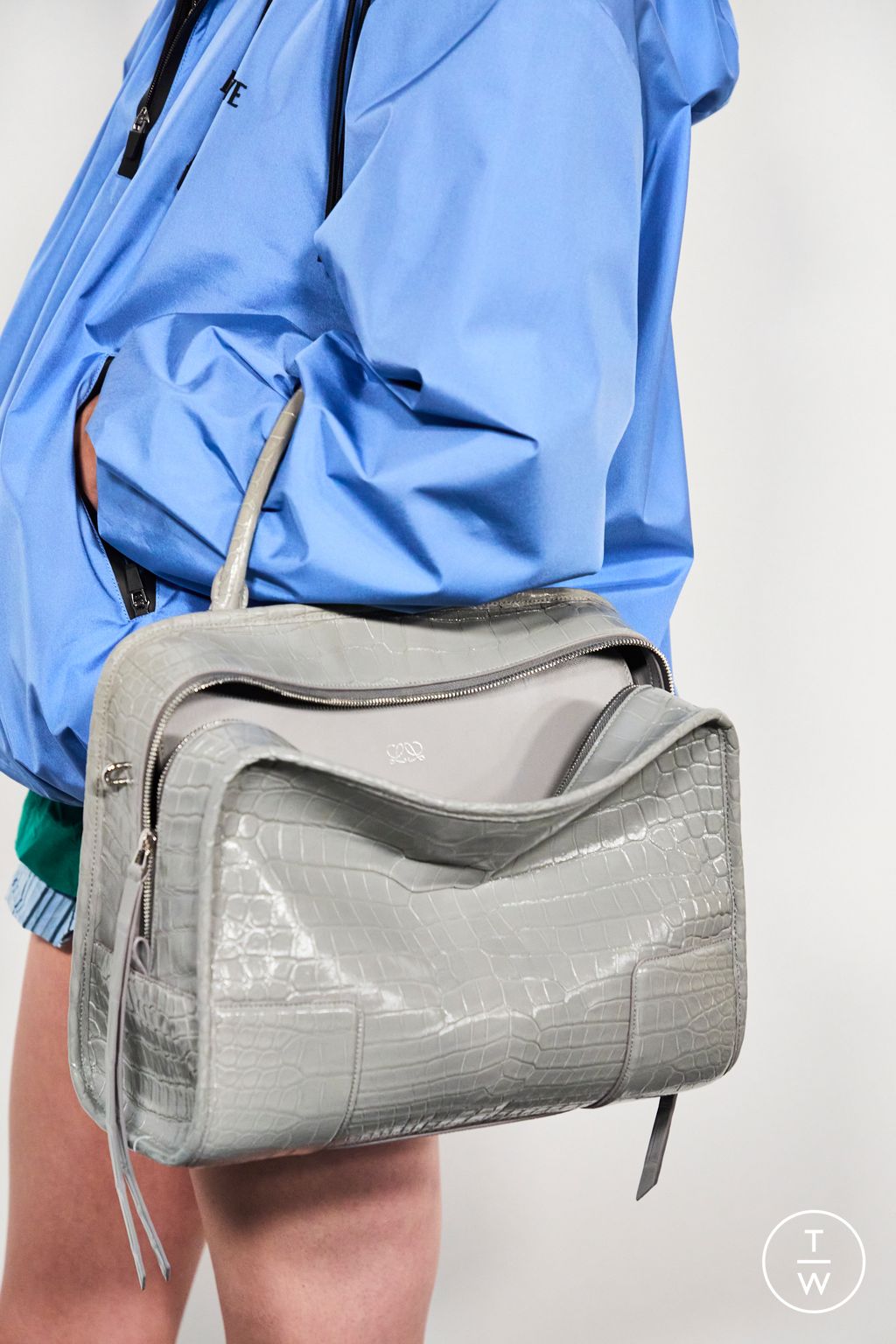 Fashion Week Paris Spring/Summer 2026 look 95 from the Loewe collection womenswear accessories