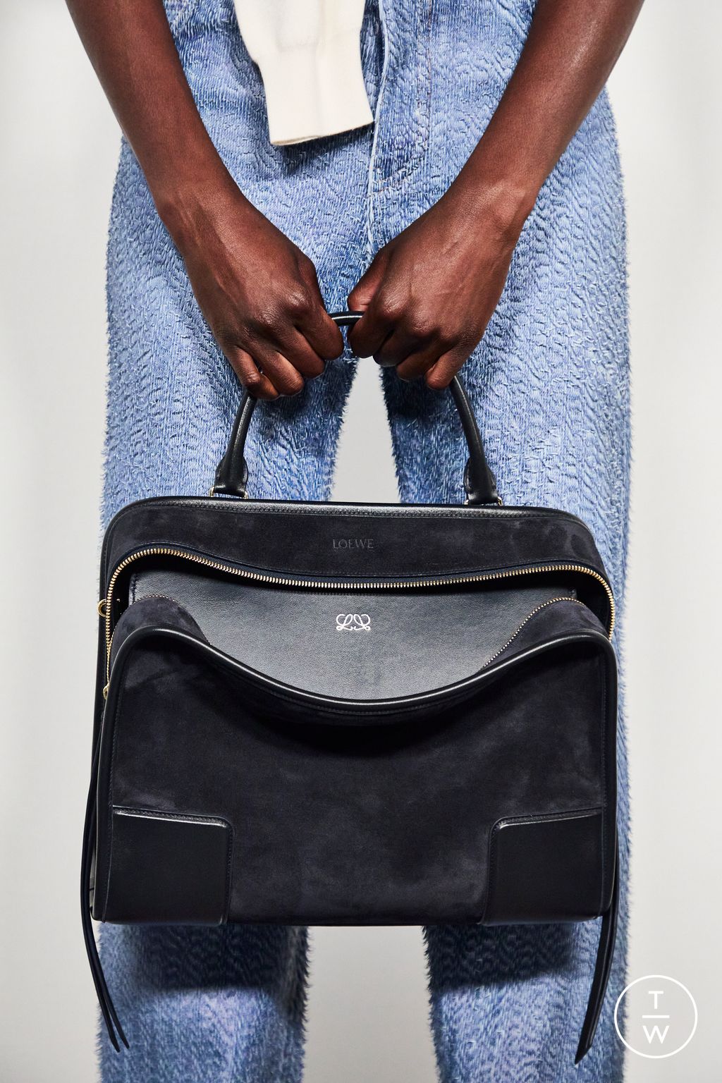 Fashion Week Paris Spring/Summer 2026 look 102 from the Loewe collection 女装配饰