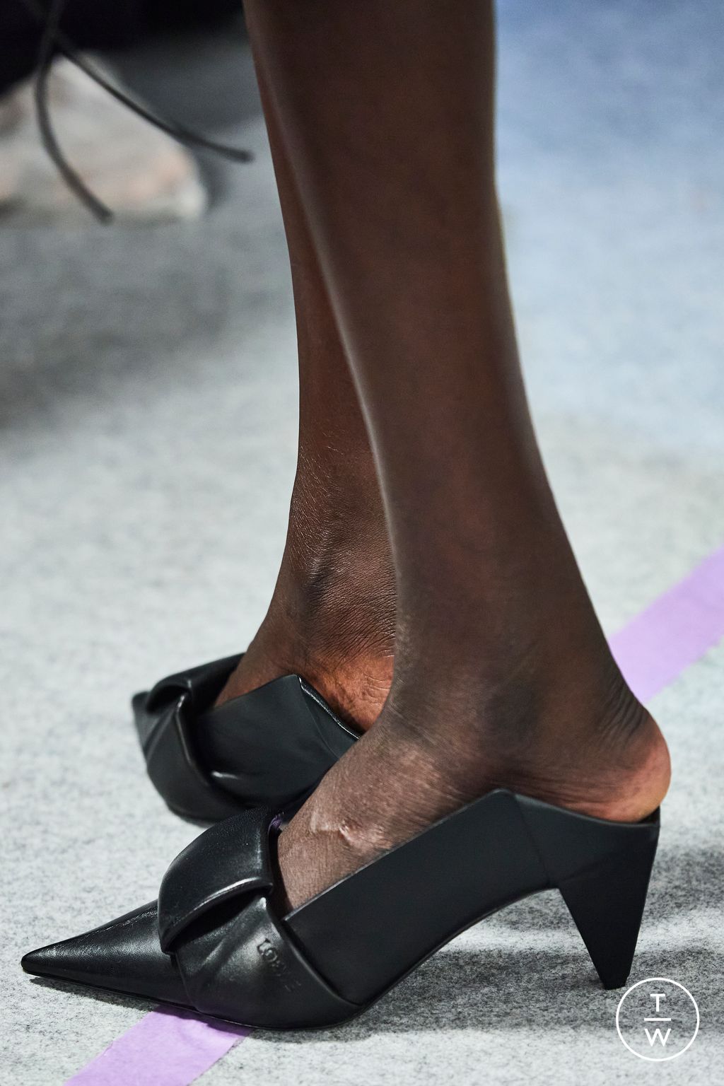 Fashion Week Paris Spring/Summer 2026 look 116 from the Loewe collection 女装配饰