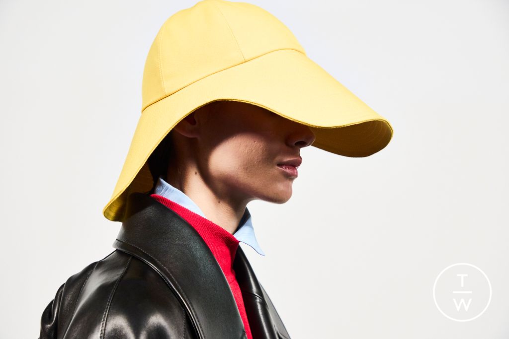 Fashion Week Paris Spring/Summer 2026 look 120 from the Loewe collection womenswear accessories