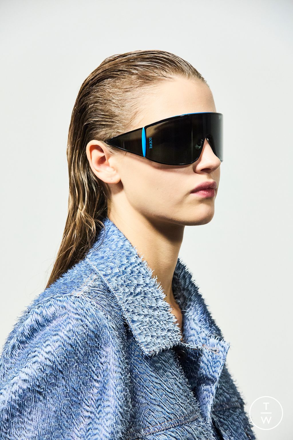 Fashion Week Paris Spring/Summer 2026 look 122 from the Loewe collection womenswear accessories