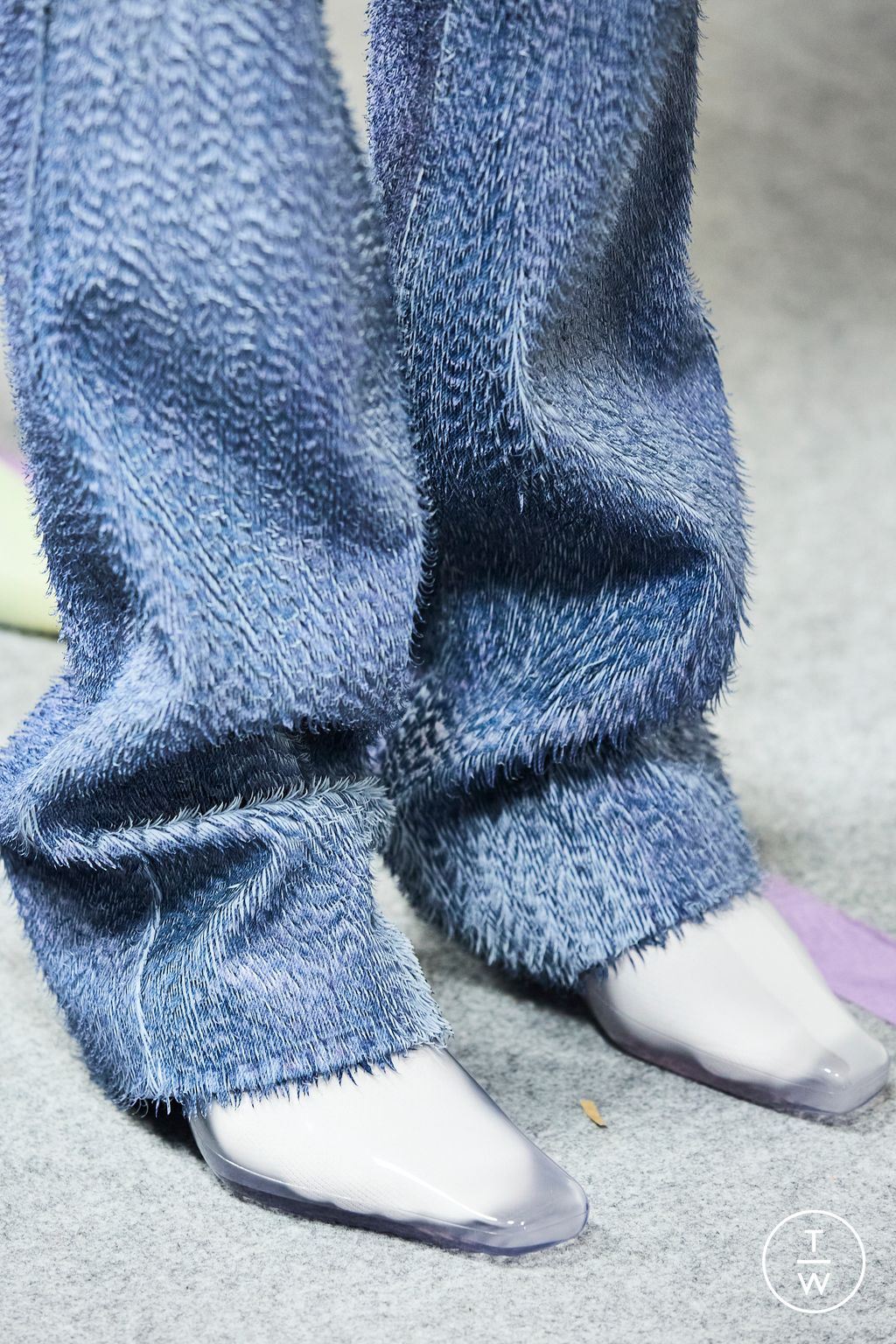 Fashion Week Paris Spring/Summer 2026 look 123 from the Loewe collection womenswear accessories