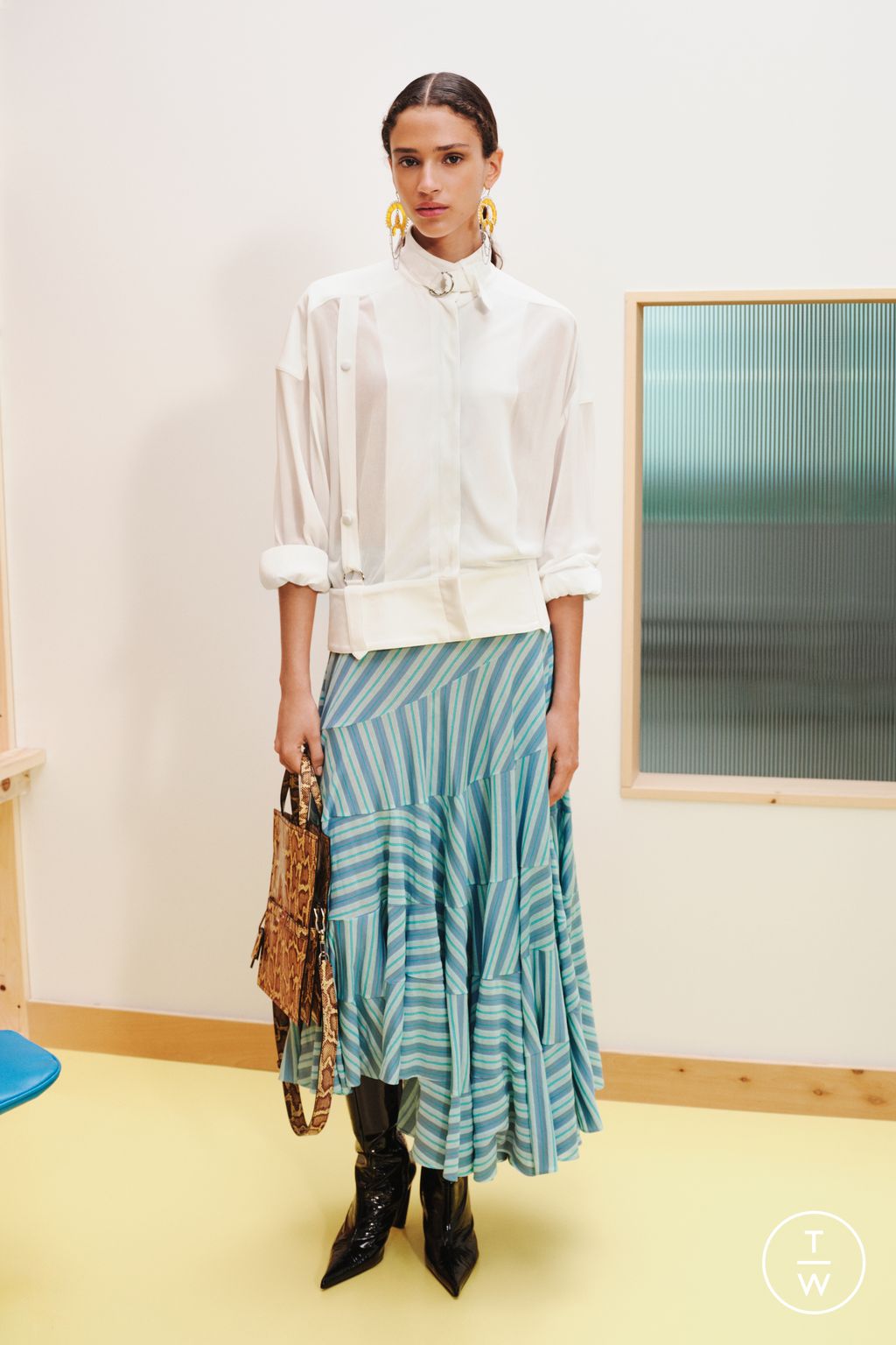 Fashion Week New York Resort 2025 look 2 from the Tory Burch collection womenswear
