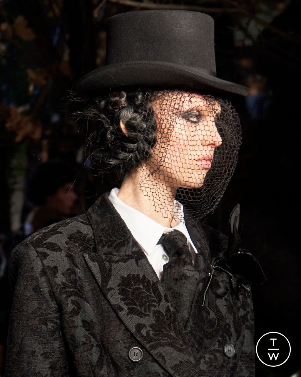 Fashion Week Milan Fall/Winter 2023 look 23 de la collection Antonio Marras womenswear accessories