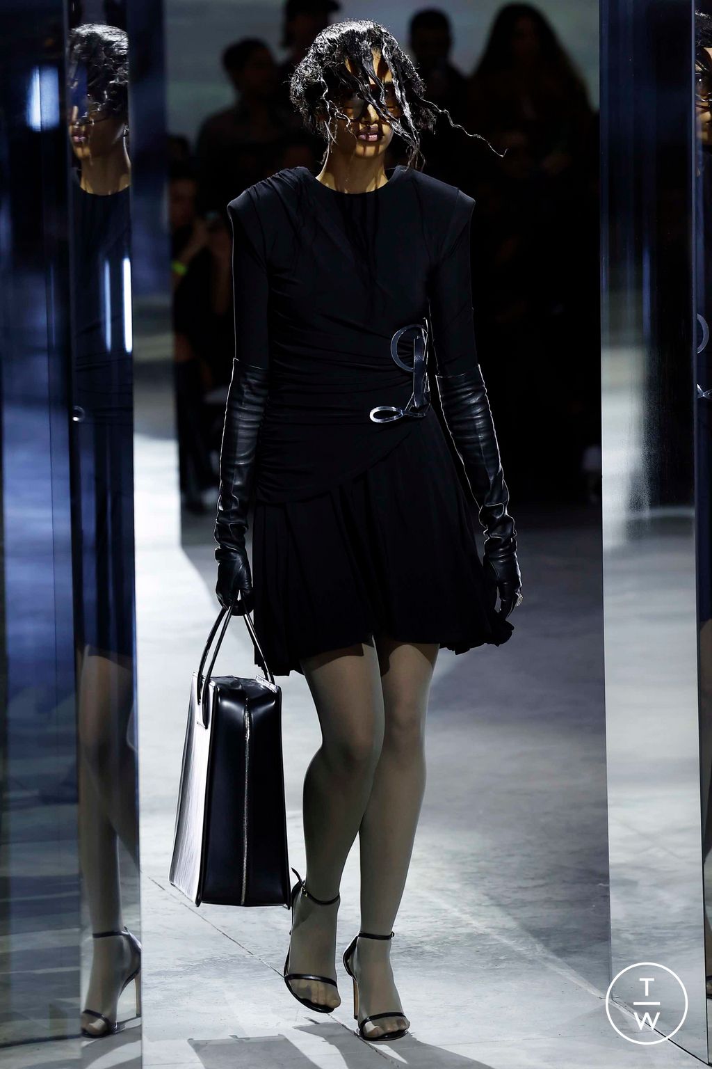 Fashion Week New York Fall/Winter 2023 look 25 from the Luar collection 女装