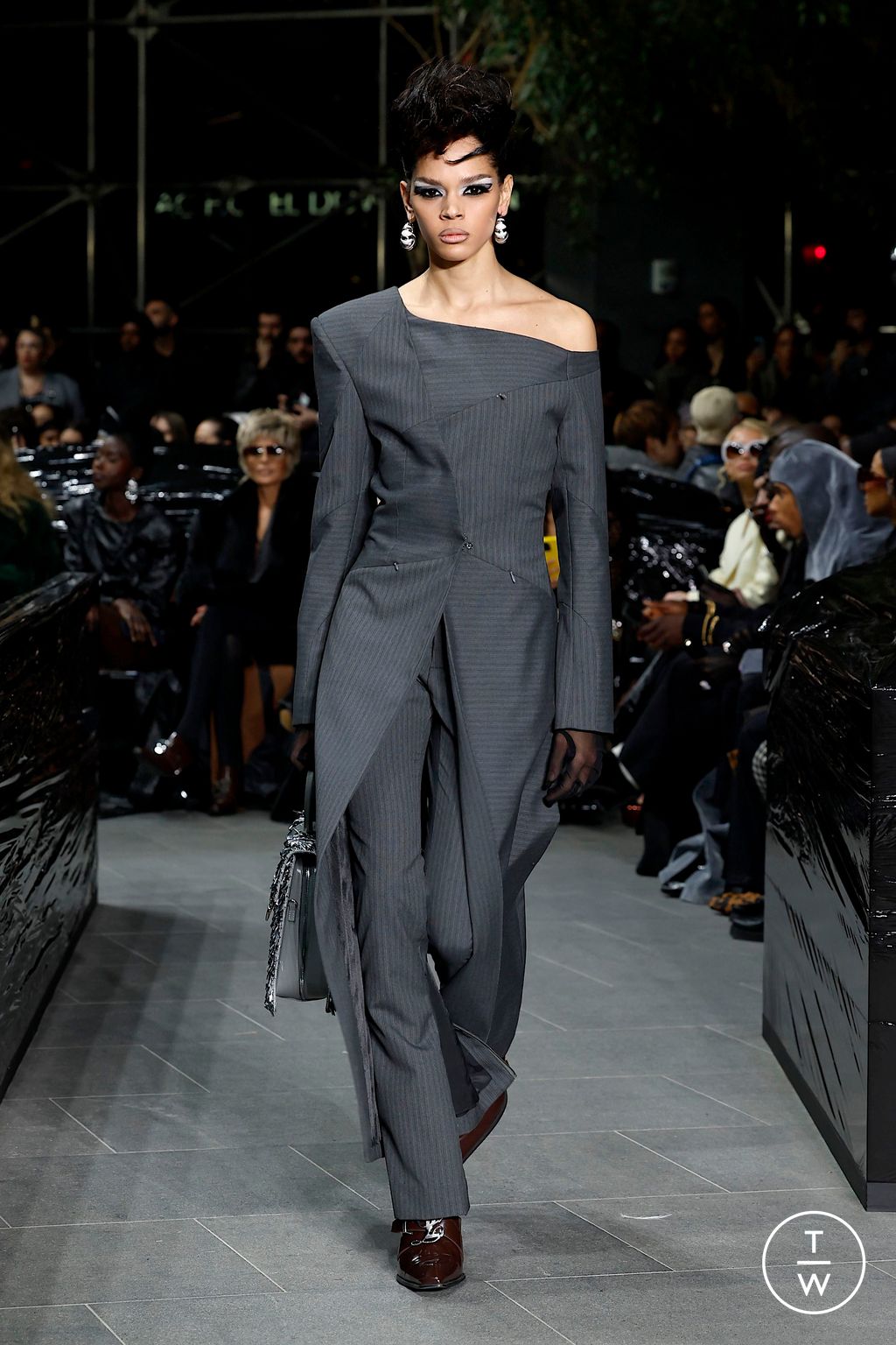 Fashion Week New York Fall/Winter 2025 look 17 from the Luar collection 女装