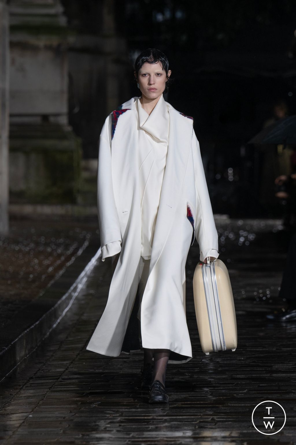 Fashion Week Paris Fall/Winter 2024 look 16 de la collection Lùchen womenswear
