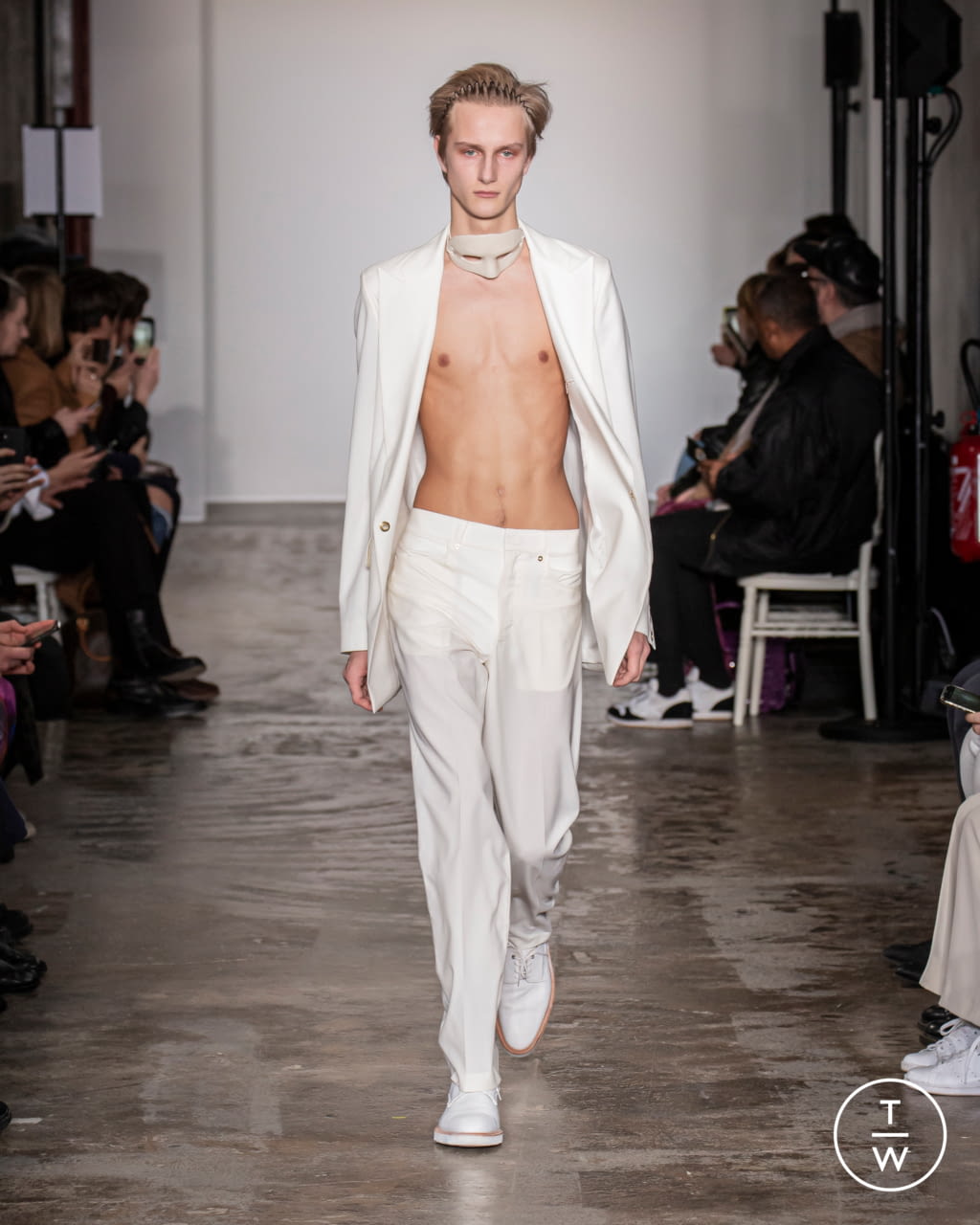 Fashion Week Paris Fall/Winter 2020 look 1 de la collection Ludovic de Saint Sernin menswear