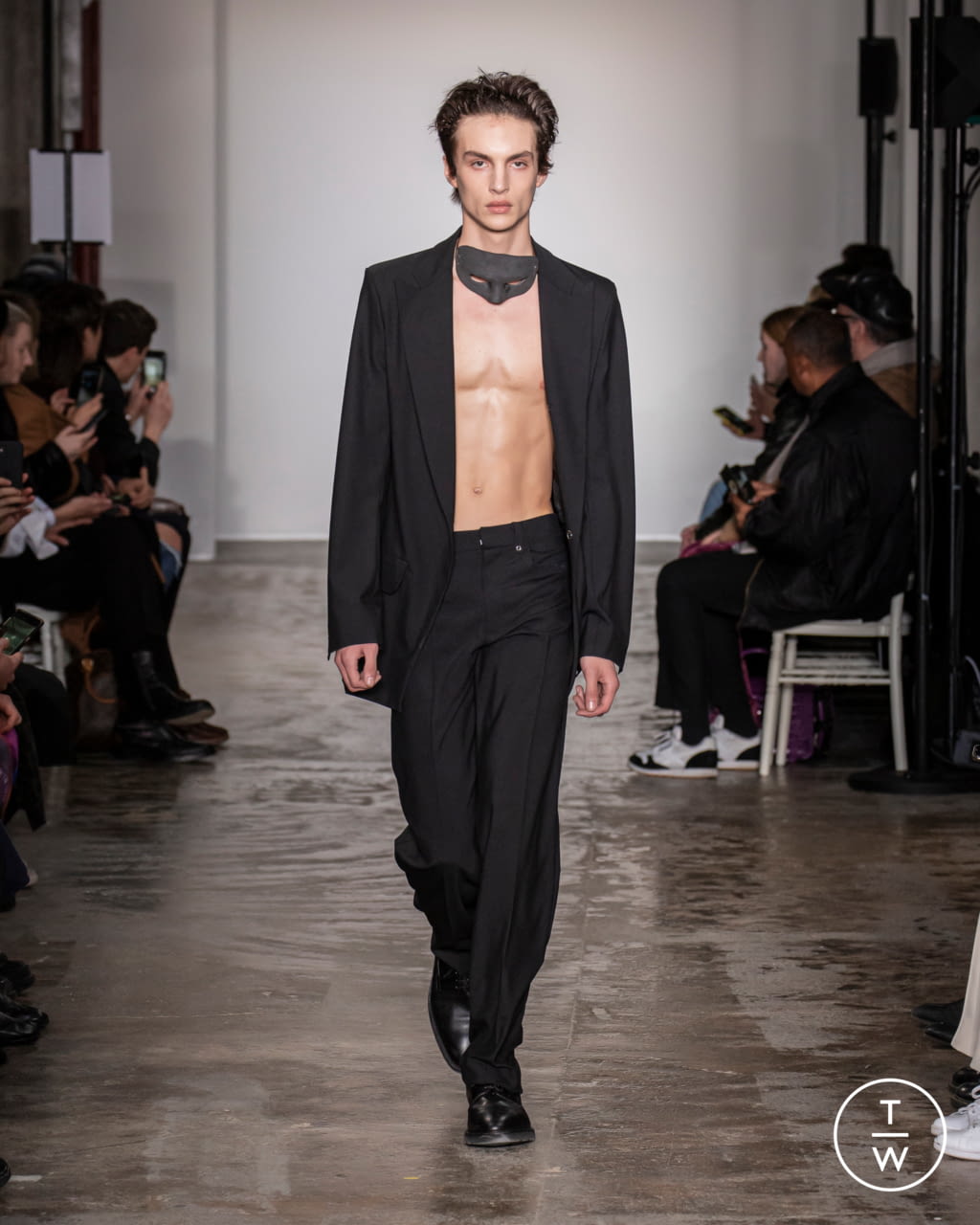 Fashion Week Paris Fall/Winter 2020 look 2 from the Ludovic de Saint Sernin collection 男装