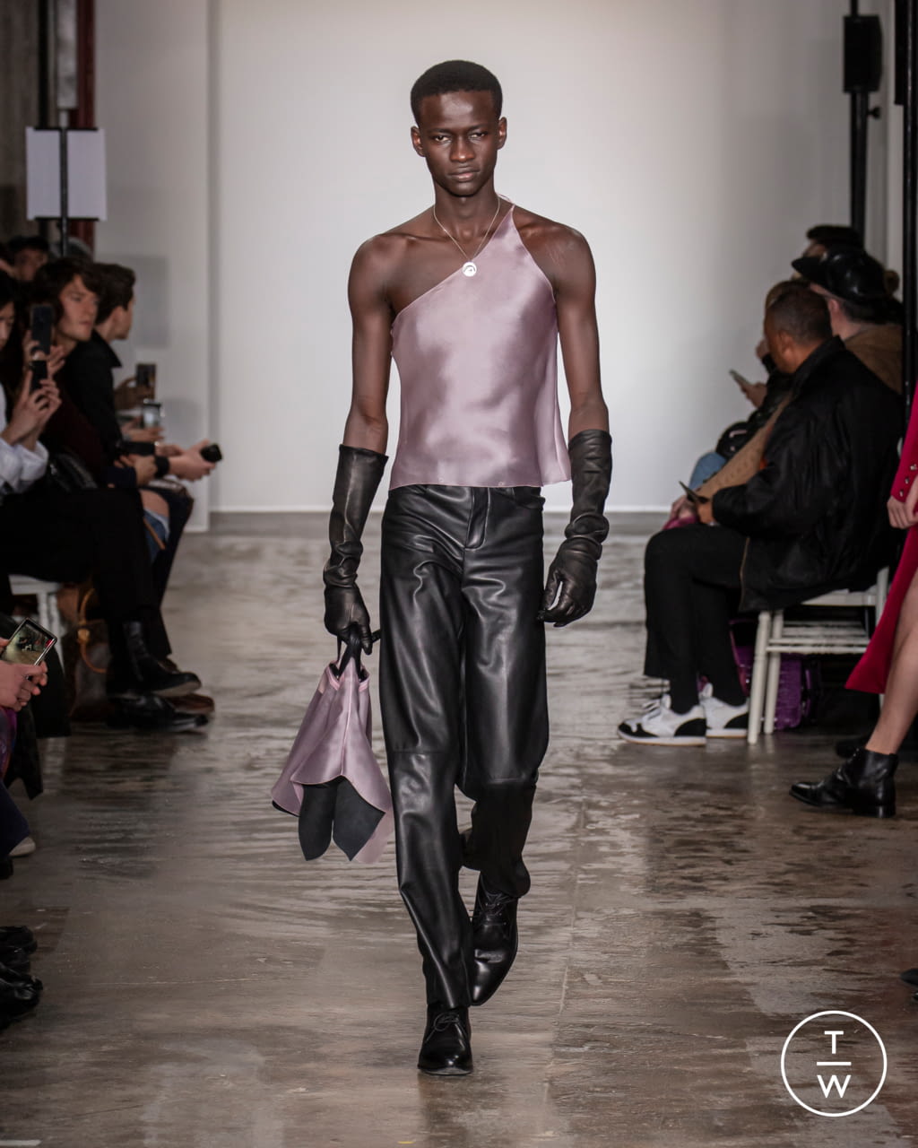 Fashion Week Paris Fall/Winter 2020 look 22 de la collection Ludovic de Saint Sernin menswear