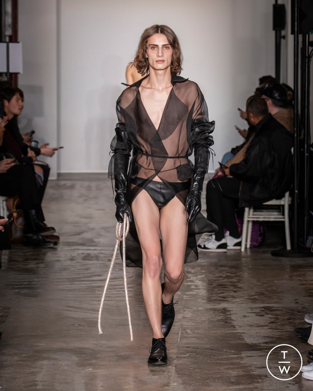 Fashion Week Paris Fall/Winter 2020 look 24 de la collection Ludovic de Saint Sernin menswear
