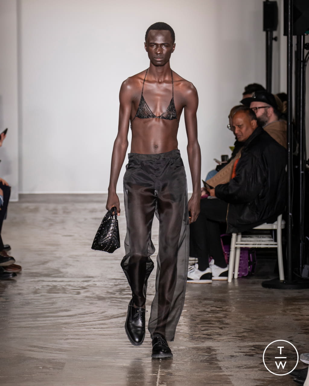 Fashion Week Paris Fall/Winter 2020 look 30 from the Ludovic de Saint Sernin collection menswear