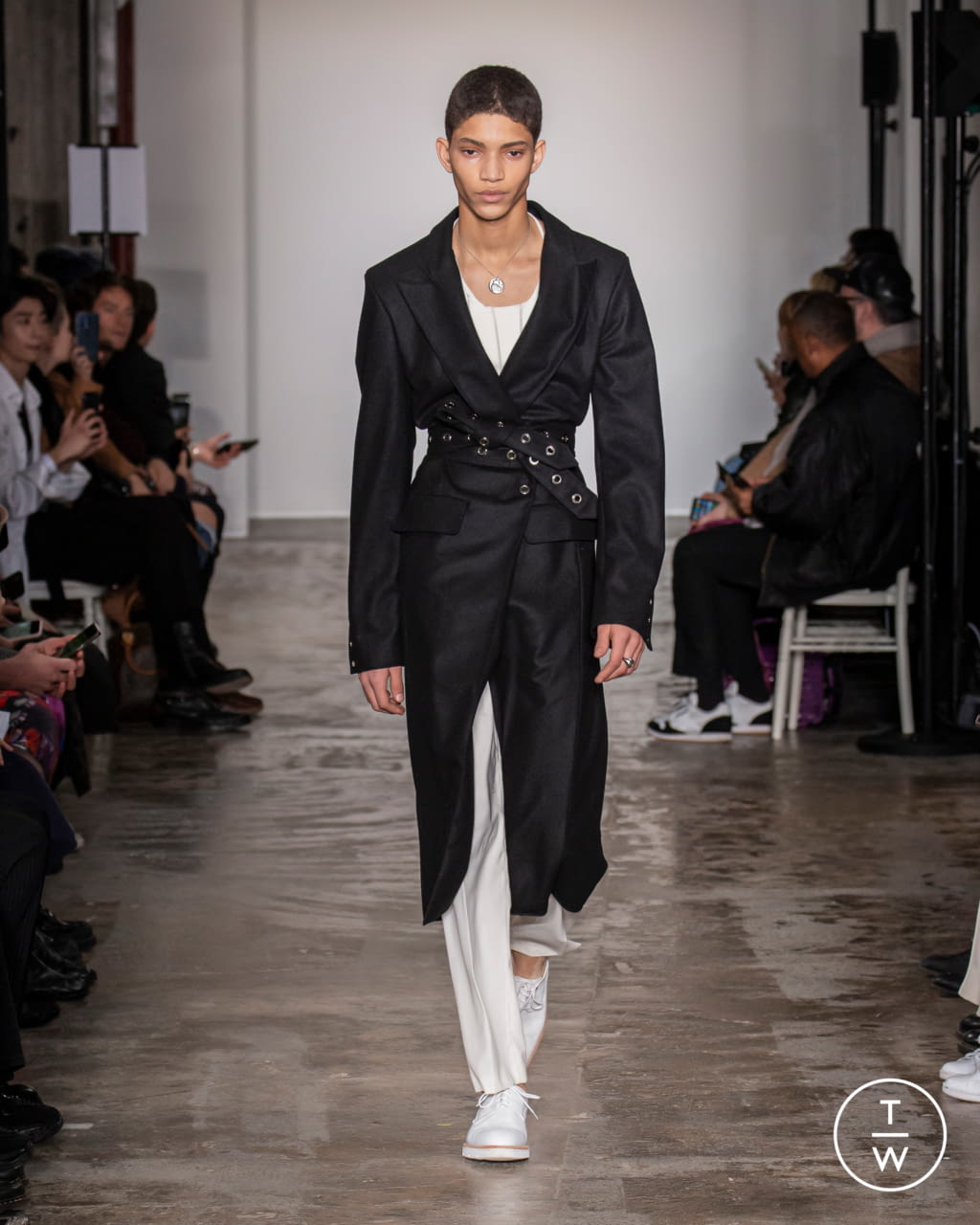 Fashion Week Paris Fall/Winter 2020 look 4 from the Ludovic de Saint Sernin collection menswear
