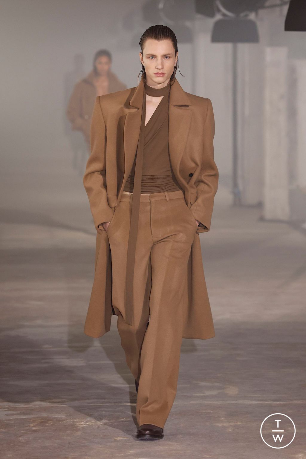 Fashion Week Paris Fall/Winter 2025 look 10 from the Ludovic de Saint Sernin collection womenswear