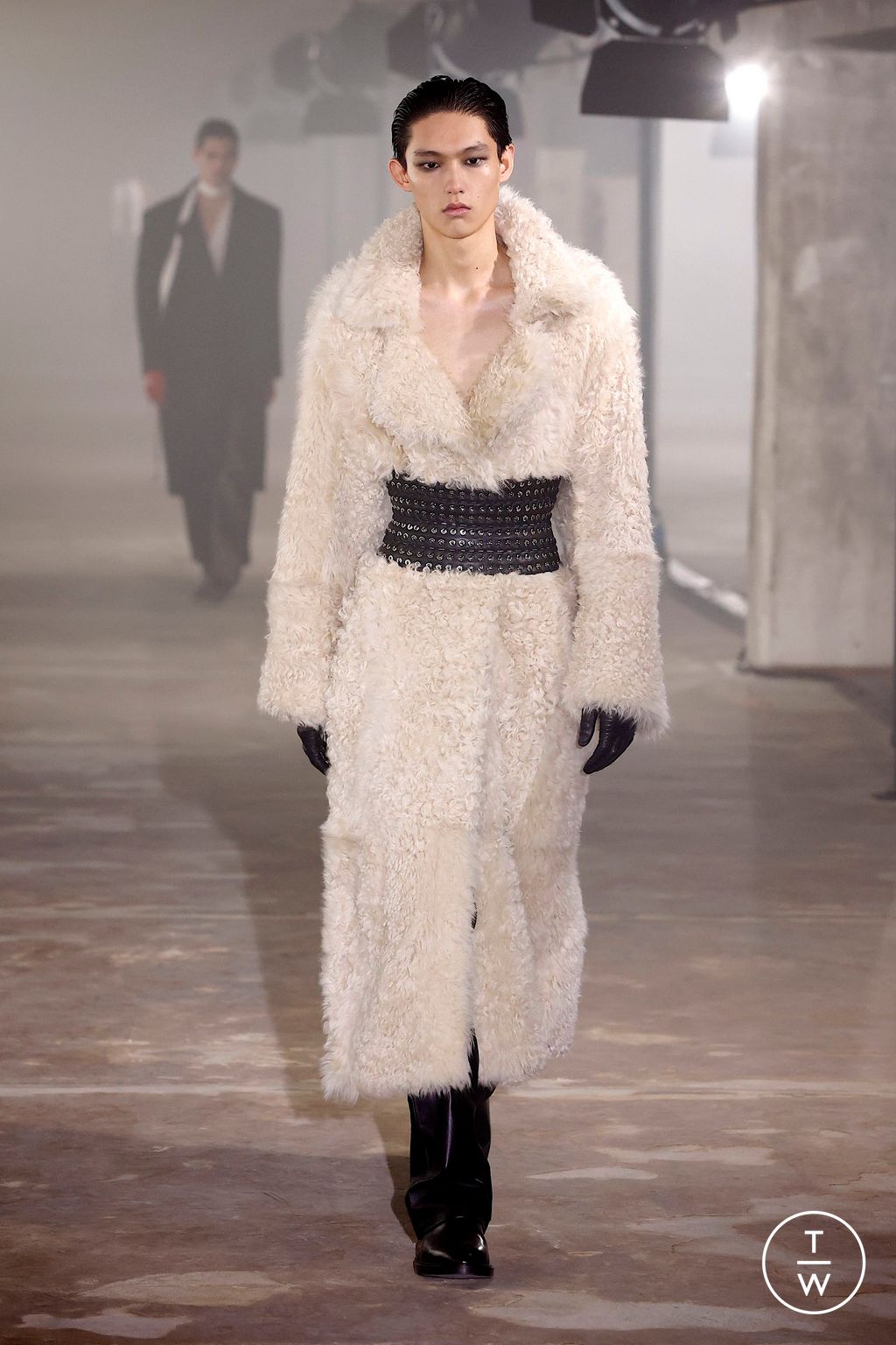 Fashion Week Paris Fall/Winter 2025 look 14 from the Ludovic de Saint Sernin collection womenswear