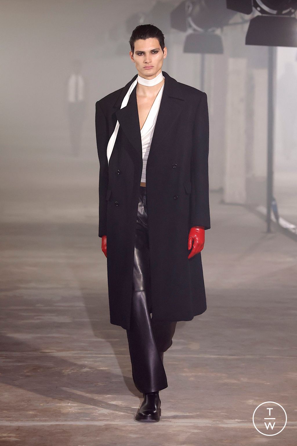Fashion Week Paris Fall/Winter 2025 look 15 de la collection Ludovic de Saint Sernin womenswear