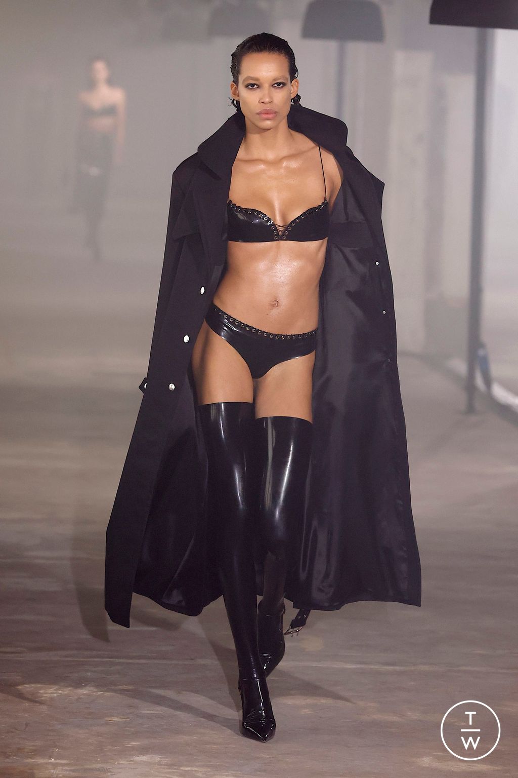 Fashion Week Paris Fall/Winter 2025 look 17 from the Ludovic de Saint Sernin collection womenswear