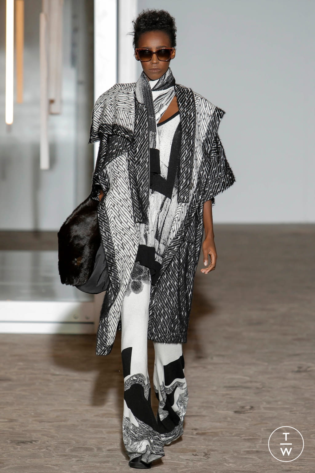 Fashion Week Paris Fall/Winter 2017 look 11 from the Luis Buchinho collection womenswear