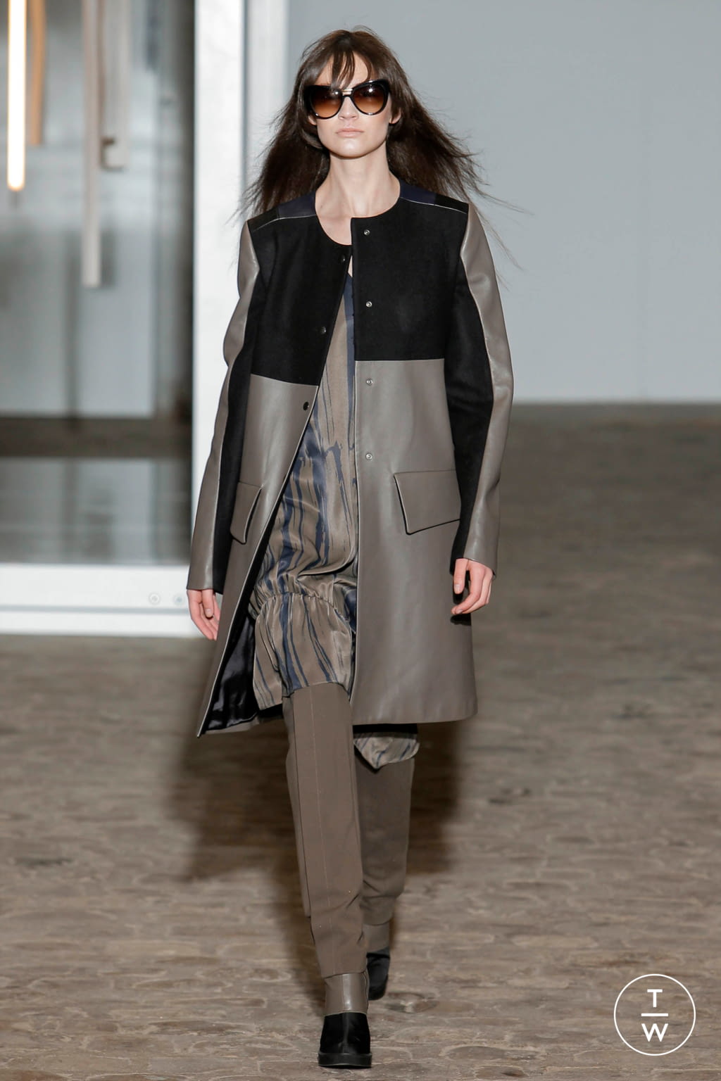 Fashion Week Paris Fall/Winter 2017 look 25 from the Luis Buchinho collection womenswear